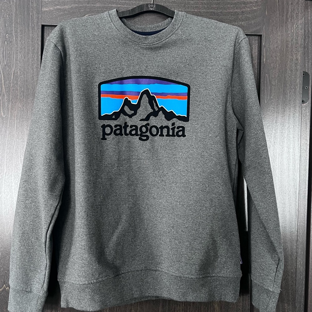 Patagonia Men's Sweater in Charcoal Gray